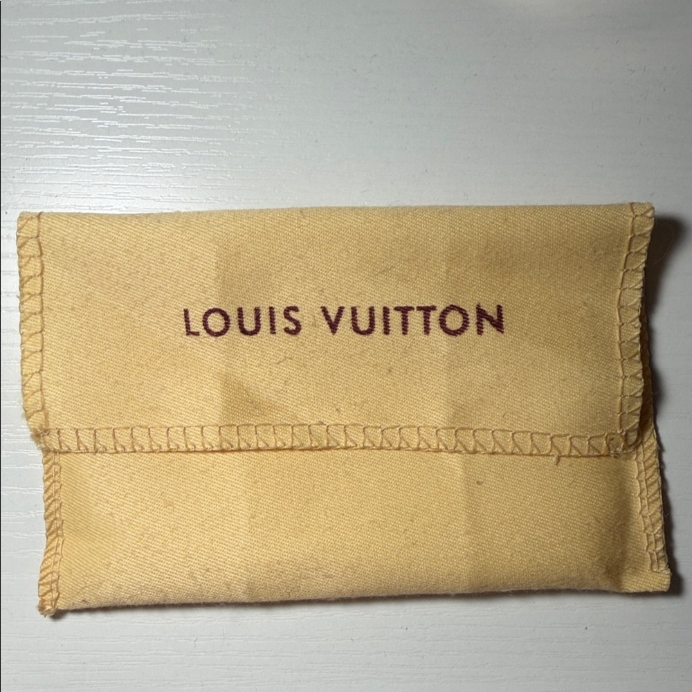 Louis Vuitton Cream and Gray Checkered Key Pouch - Picture 5 of 5